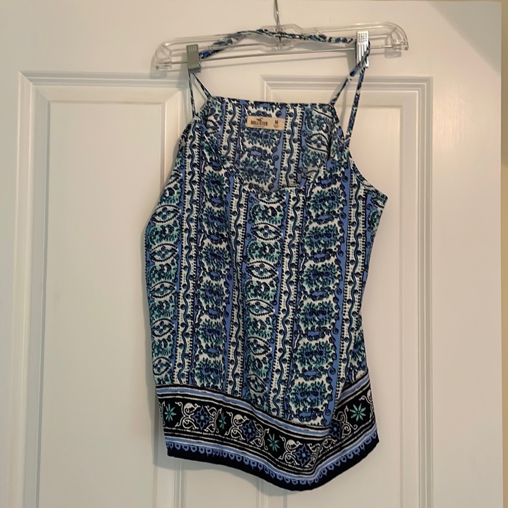 Hollister top